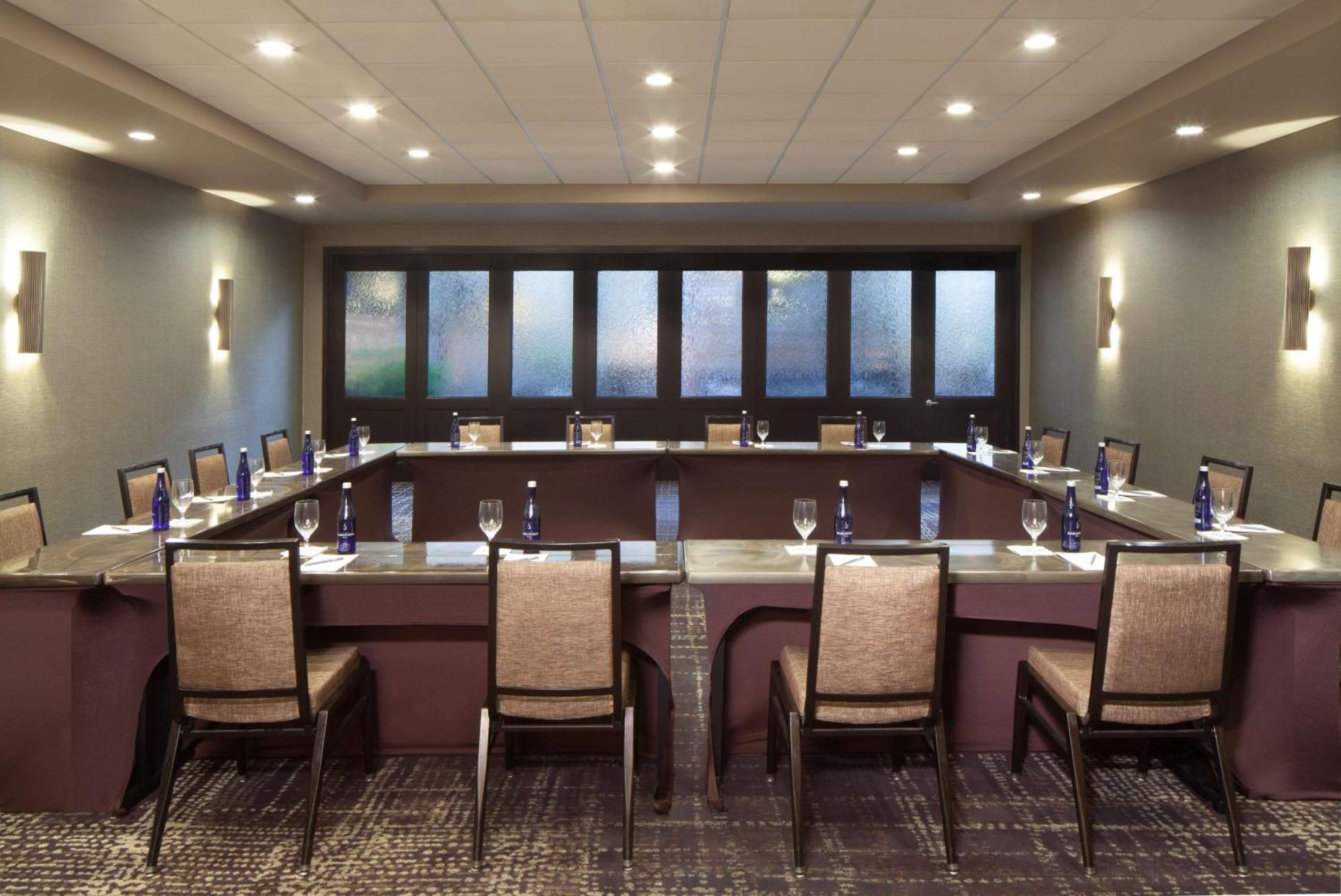 Embassy Suites By Hilton Philadelphia Airport Dış mekan fotoğraf