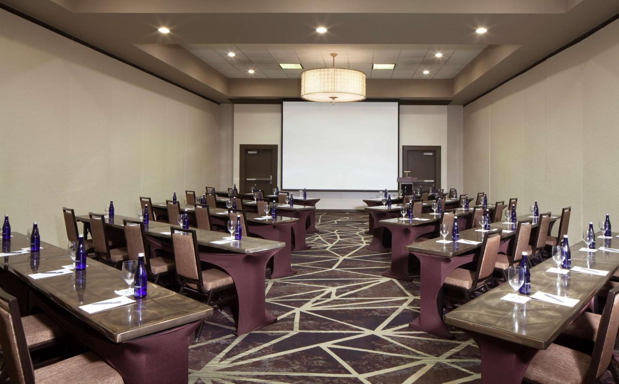 Embassy Suites By Hilton Philadelphia Airport Dış mekan fotoğraf