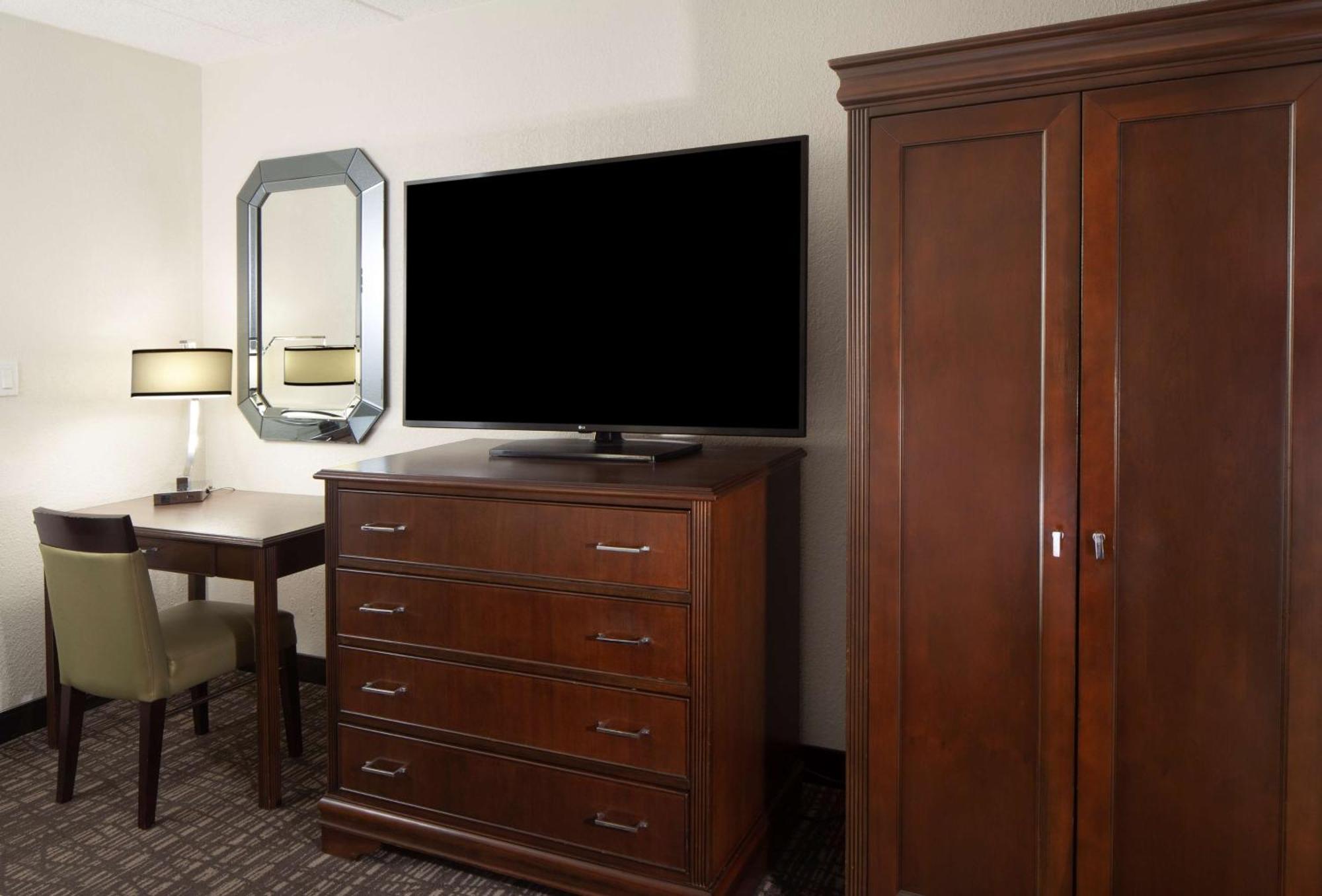 Embassy Suites By Hilton Philadelphia Airport Dış mekan fotoğraf