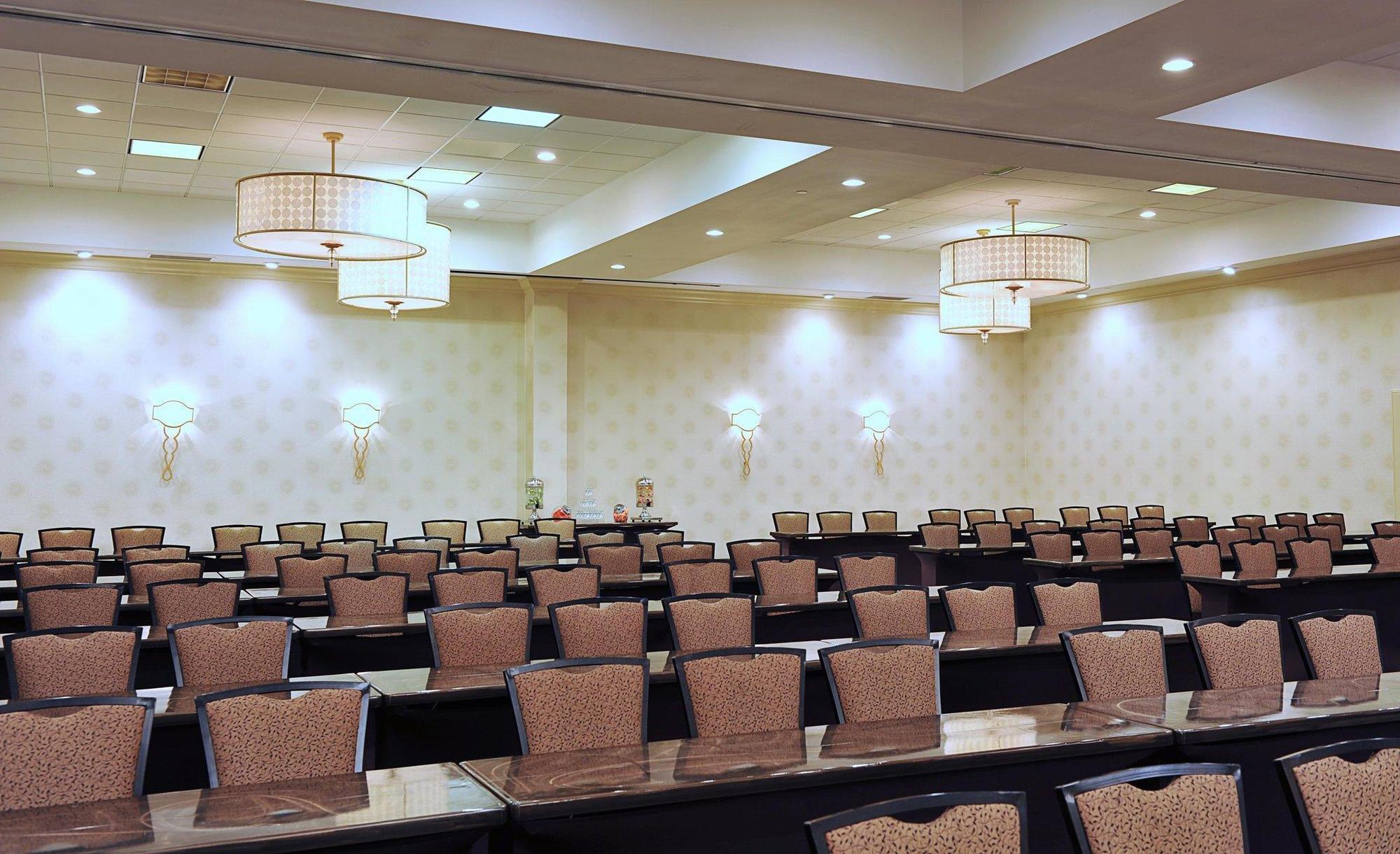 Embassy Suites By Hilton Philadelphia Airport Dış mekan fotoğraf